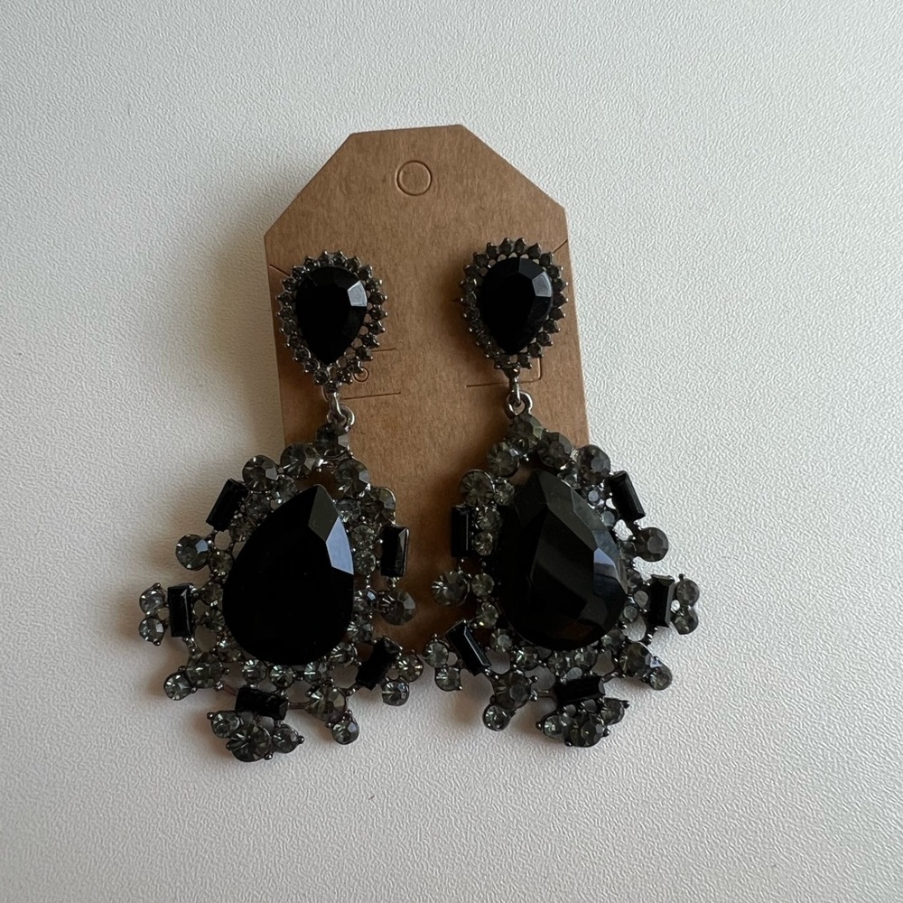Elegant Black Teardrop Earrings